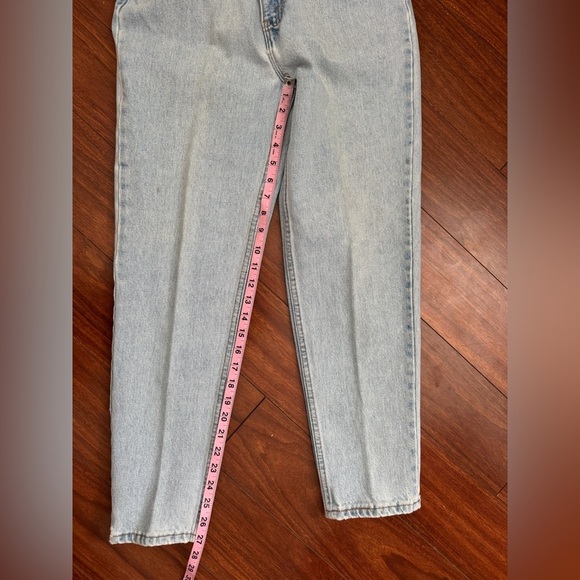 Levi's Vintage Women’s Light Wash Blue 521 Taper Jeans - Picture 7 of 9